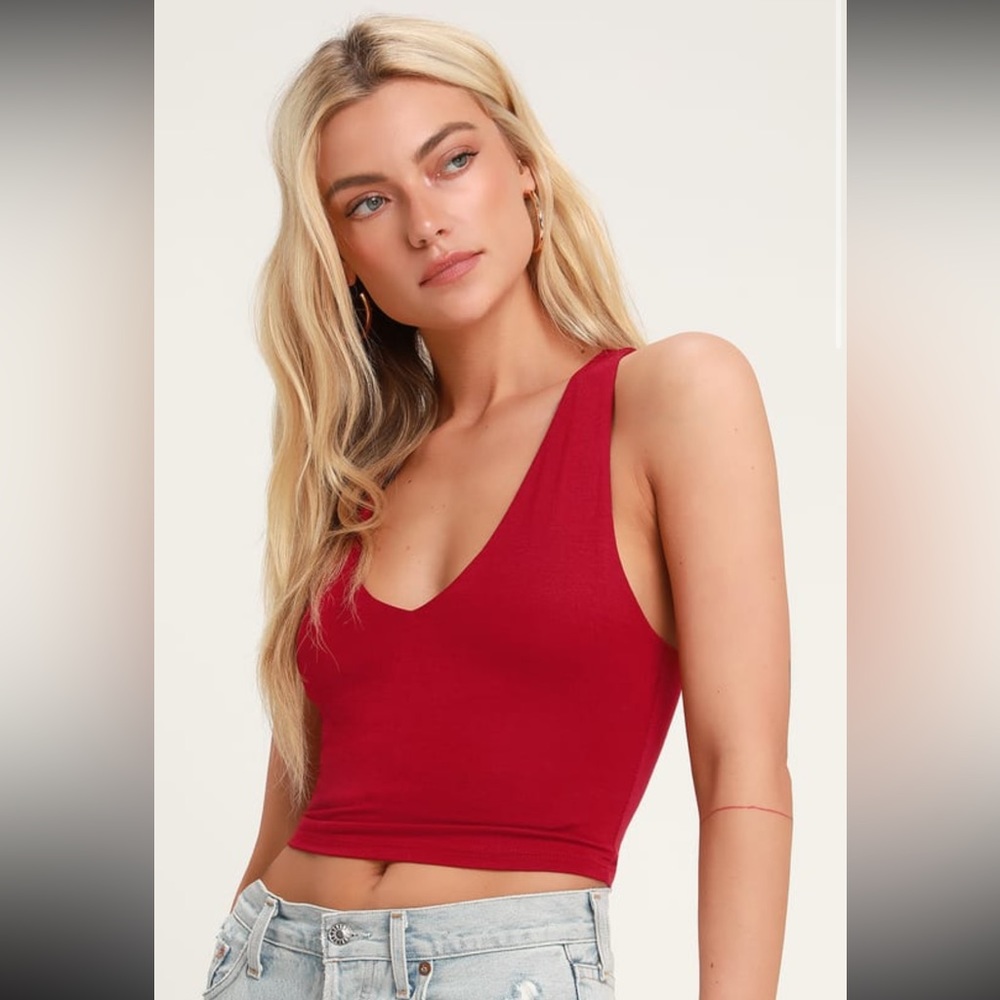 Lulu's Red V-Neck Ribbed Crop Tank